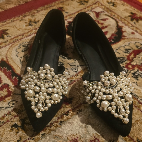 ✨ Rare Couture Pearl-Embellished Flats – One-of-a-Kind Luxury Find ✨ - Picture 1 of 4